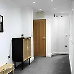 Spacious Apartment Bradford Central